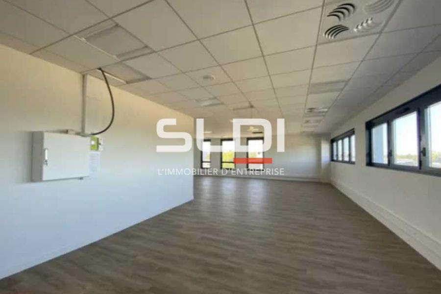 Bureaux A VENDRE OU A LOUER - VAULX MILIEU - 67 m²