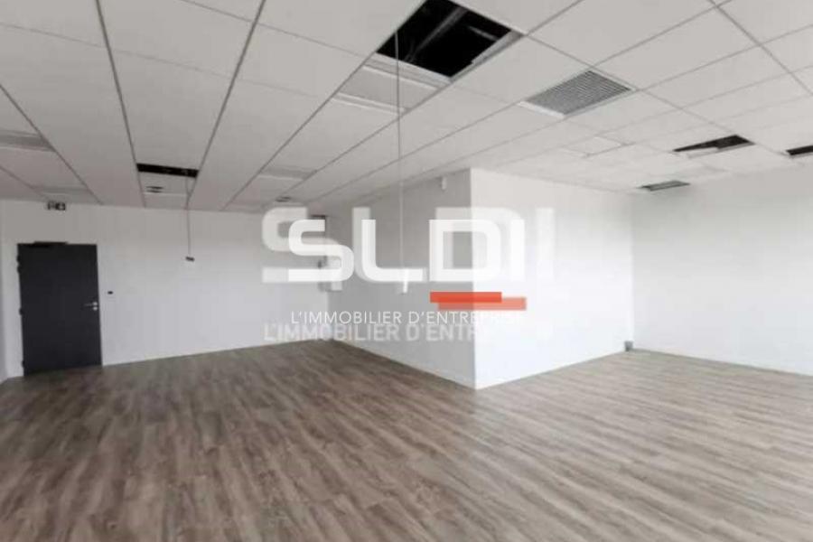 Bureaux A VENDRE OU A LOUER - VAULX MILIEU - 67 m²