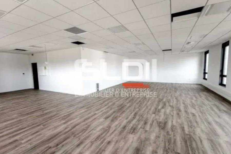 Bureaux A VENDRE OU A LOUER - VAULX MILIEU - 67 m²