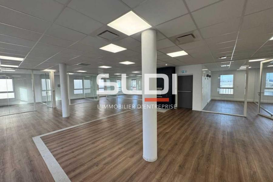 Bureaux A LOUER - DARDILLY - 368 m²