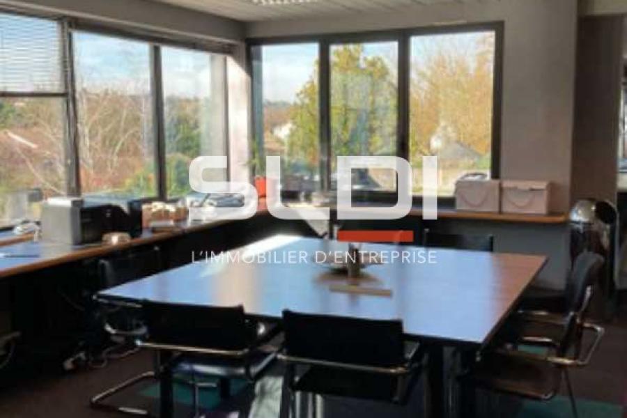 Bureaux A VENDRE - LISSIEU - 315 m²