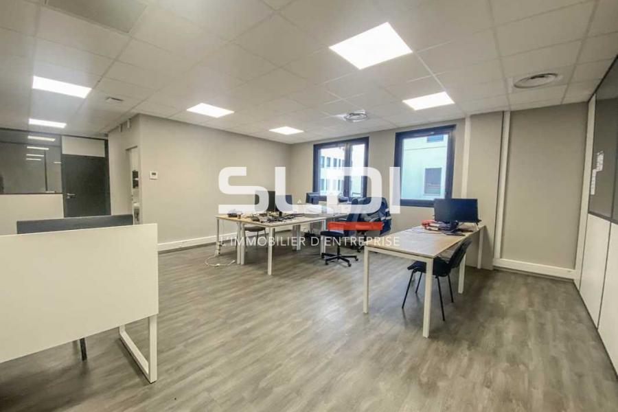 Activités A LOUER - GENAS - 686 m²