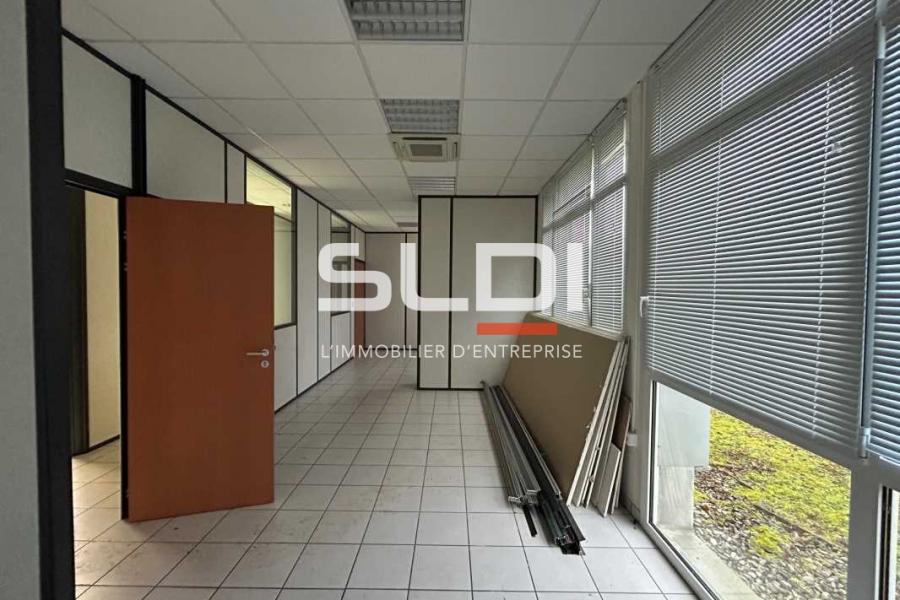 Bureaux A LOUER - BLYES - 97 m²