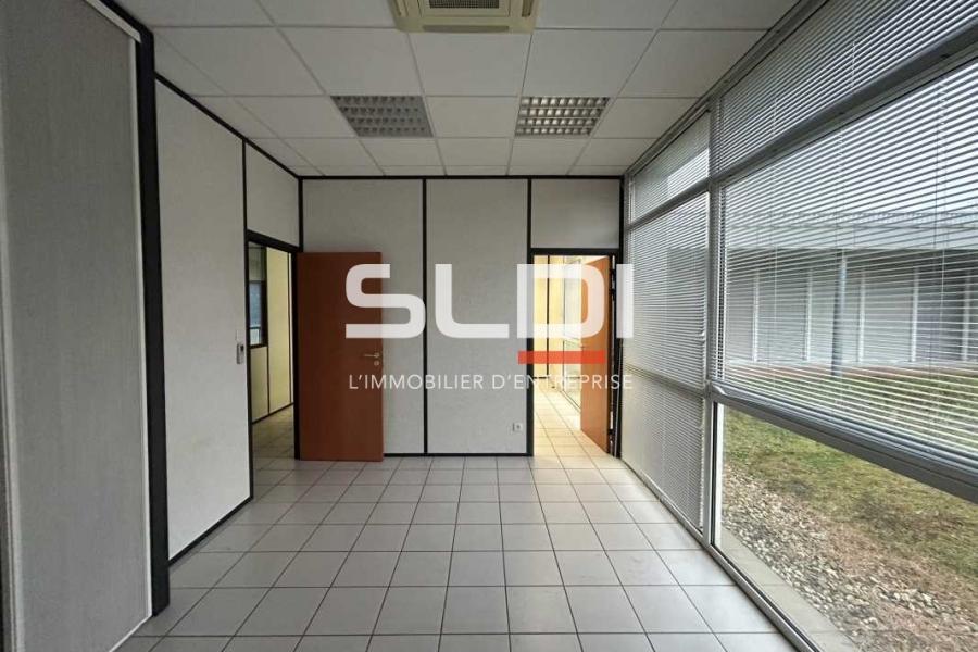 Bureaux A LOUER - BLYES - 97 m²