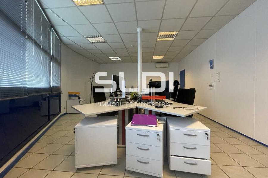 Bureaux A LOUER - VAULX EN VELIN - 639 m²