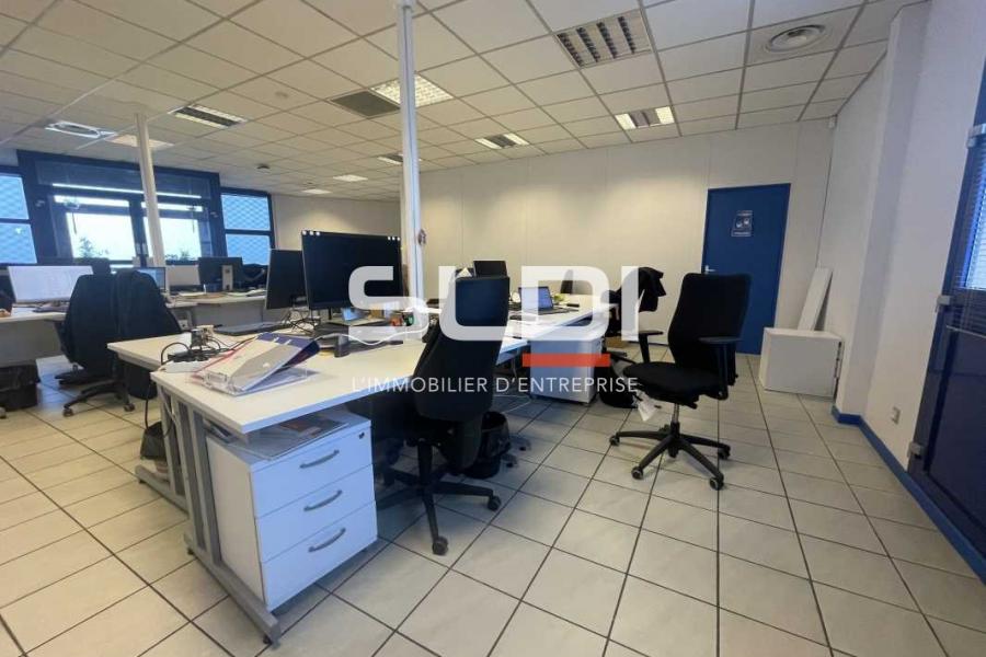 Bureaux A LOUER - VAULX EN VELIN - 639 m²