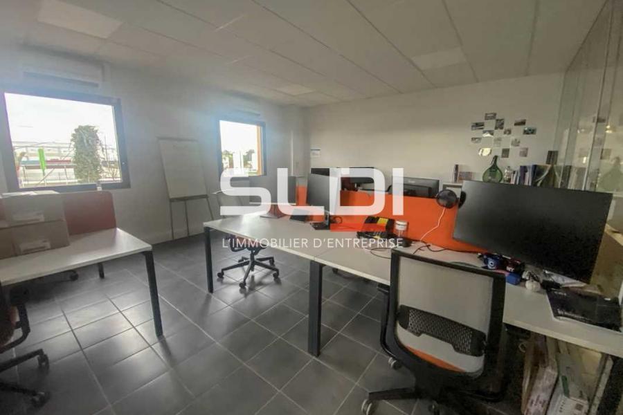 Activités A LOUER - SAINT PRIEST - 1 144 m²