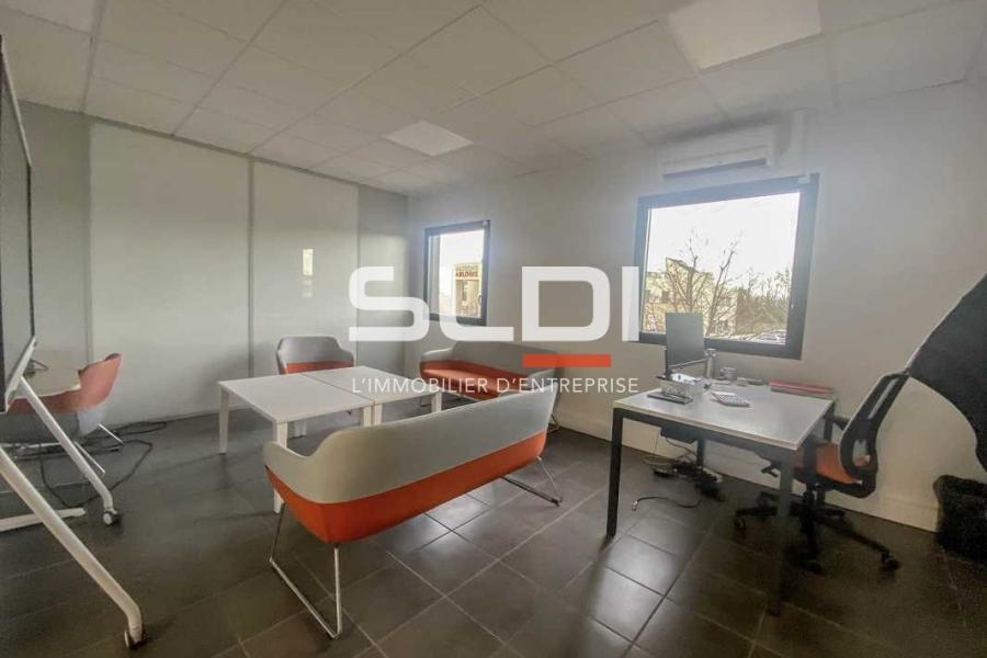 Activités A LOUER - SAINT PRIEST - 1 144 m²