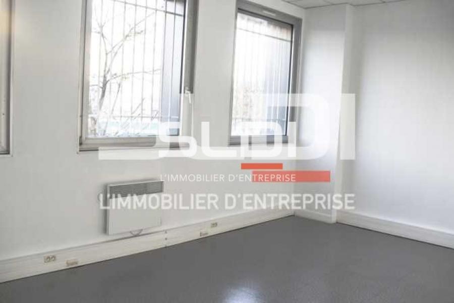 Activités A LOUER - VENISSIEUX - 3 584 m²