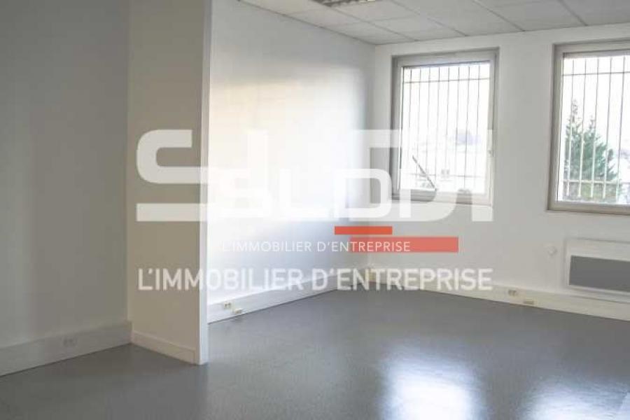 Activités A LOUER - VENISSIEUX - 3 584 m²