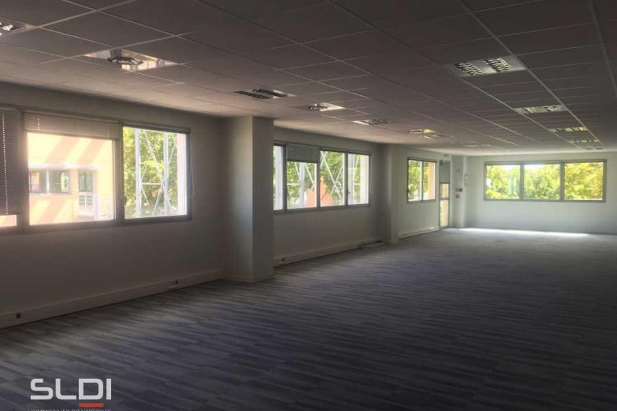 Bureaux A LOUER - SAINT PRIEST - 401 m²