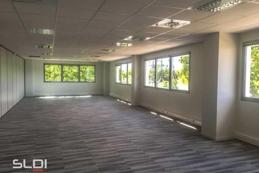 Bureaux A LOUER - SAINT PRIEST - 401 m²