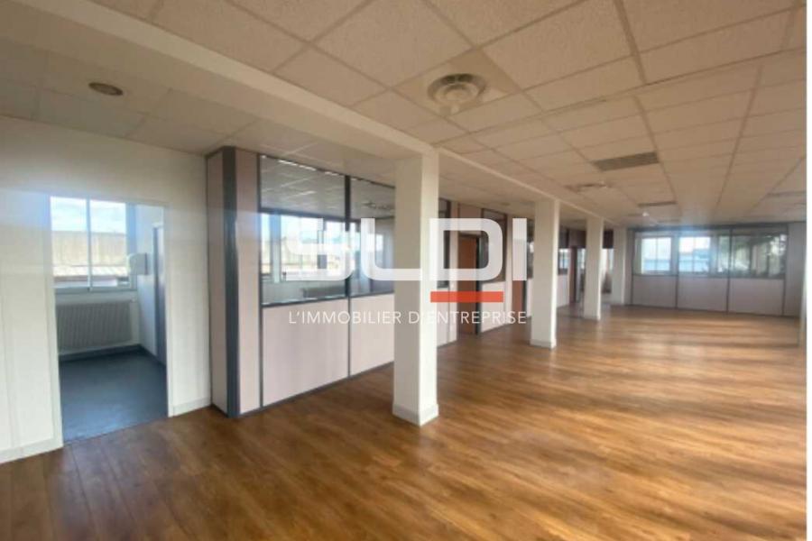 Bureaux A LOUER - SAINT PRIEST - 241 m²