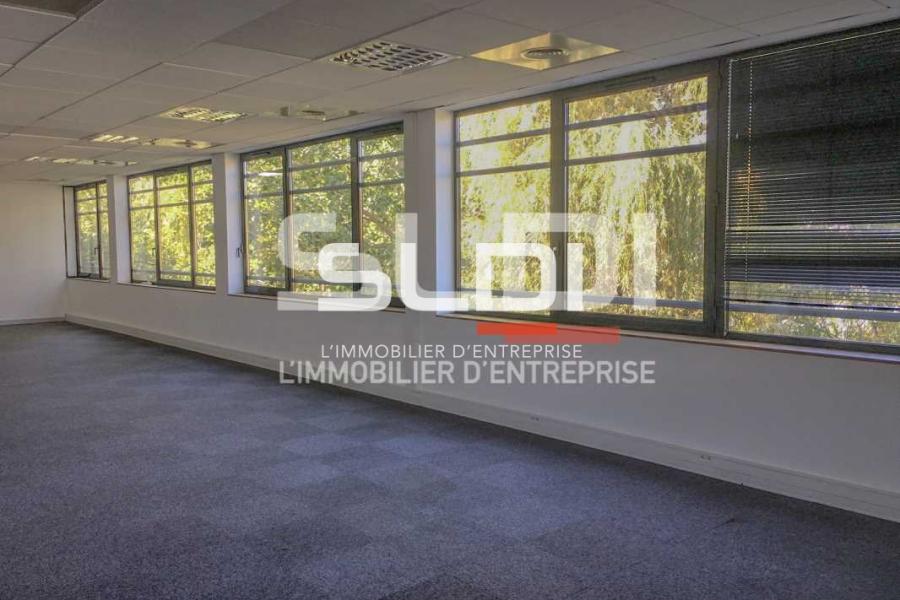 Bureaux A LOUER - SAINT PRIEST - 1 487 m²