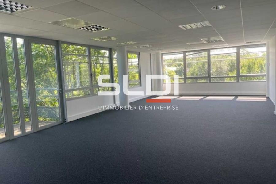 Bureaux A LOUER - SAINT PRIEST - 1 487 m²