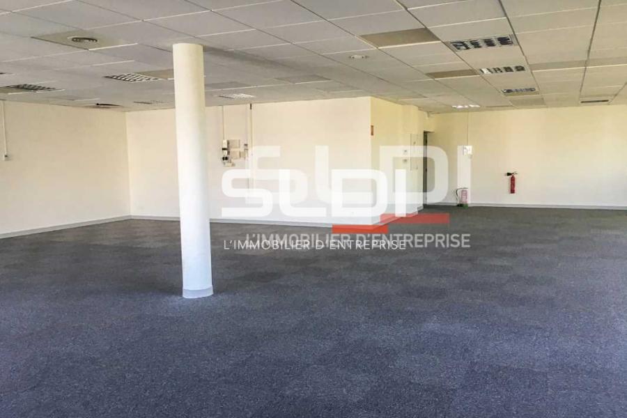 Bureaux A LOUER - SAINT PRIEST - 1 487 m²