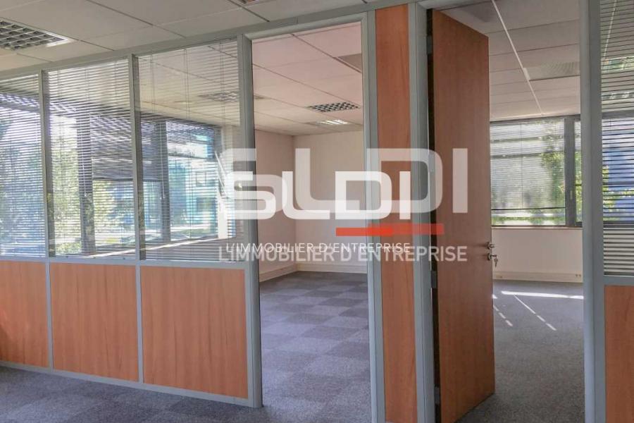 Bureaux A LOUER - SAINT PRIEST - 1 487 m²