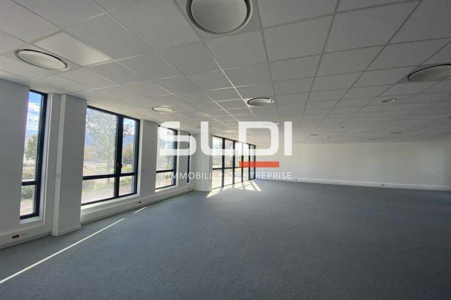 Bureaux A LOUER - VAULX EN VELIN - 991 m²