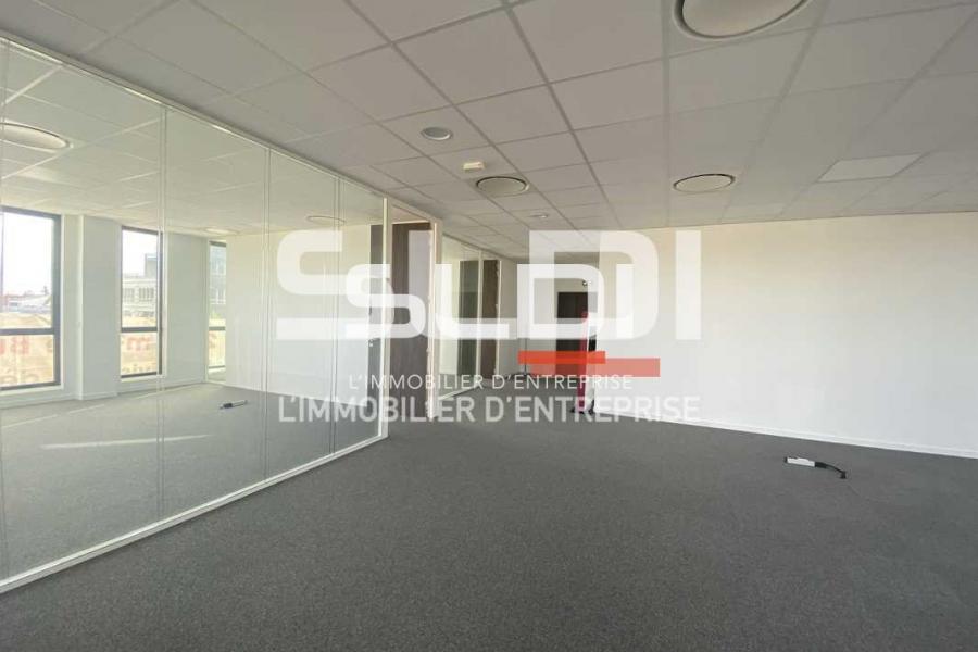 Bureaux A LOUER - VAULX EN VELIN - 991 m²