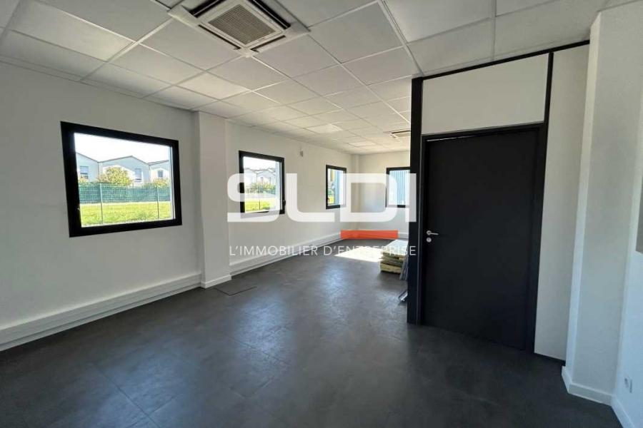 Activités A LOUER - SAINT PRIEST - 620 m²